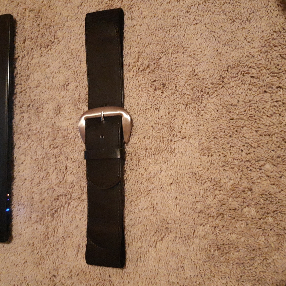 black stretchy fashion belt!